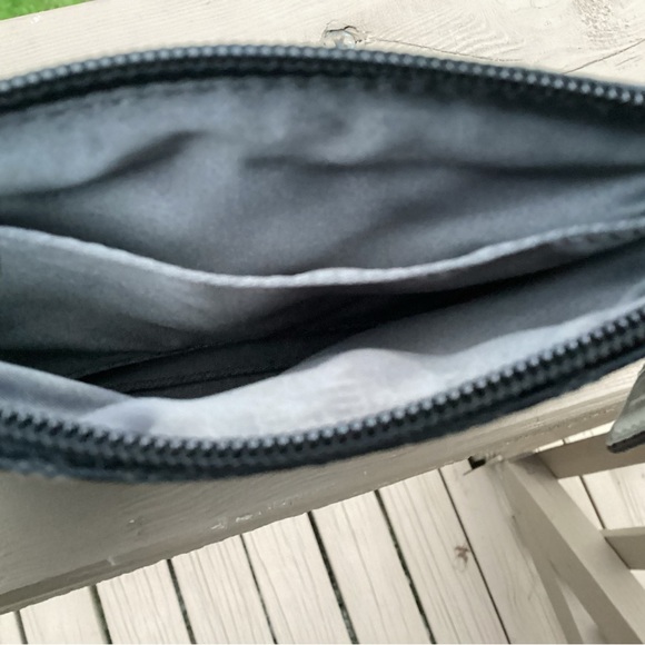 Coach small black wristlet PREOWNED - Picture 5 of 6